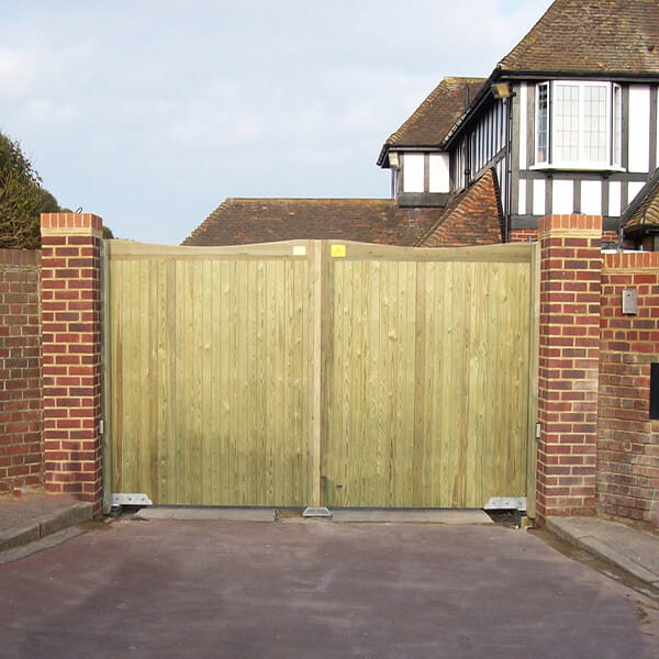 Sandwich Electric Courtyard Driveway Gate