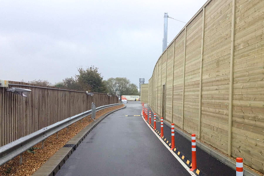 Acoustic fencing for railways