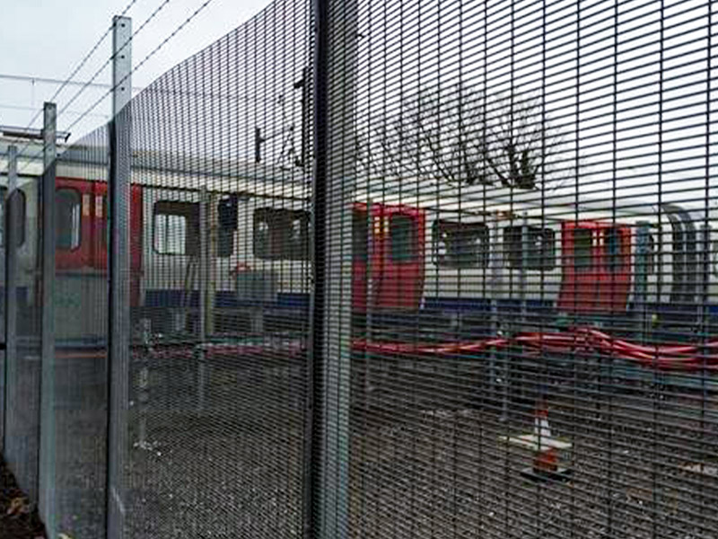 welded mesh railway fencing