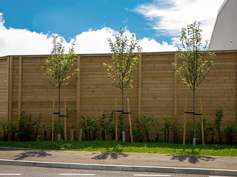 Noise reduction for padel courts