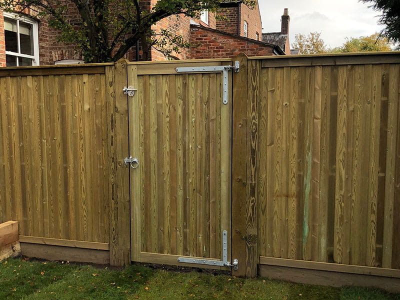 Garden fencing with privacy