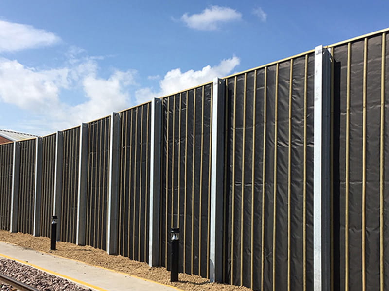 Absorbtive acoustic fencing for battery storage sites