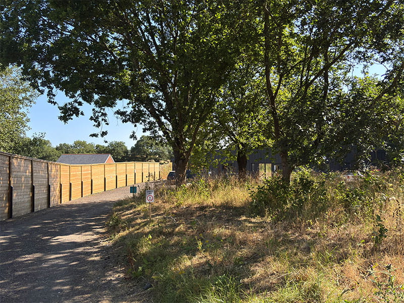 Acoustic barrier for dog kennel