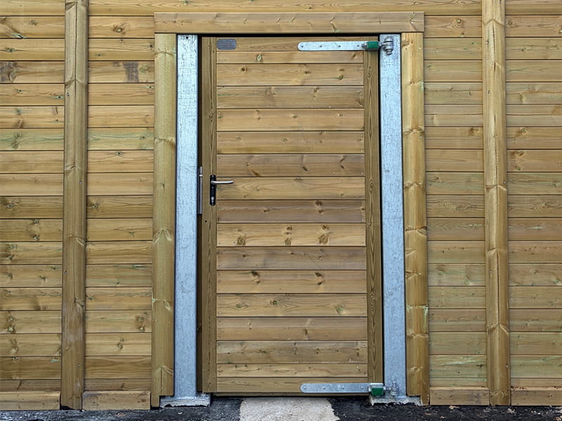 Sound barrier and gate for padel court