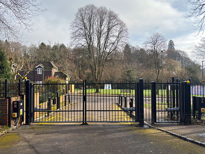 Anti-Trap Bow Top automated gates