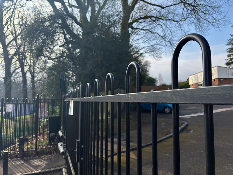 Anti-Trap Bow Top steel fencing