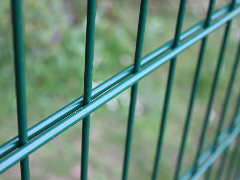 Mesh security fencing