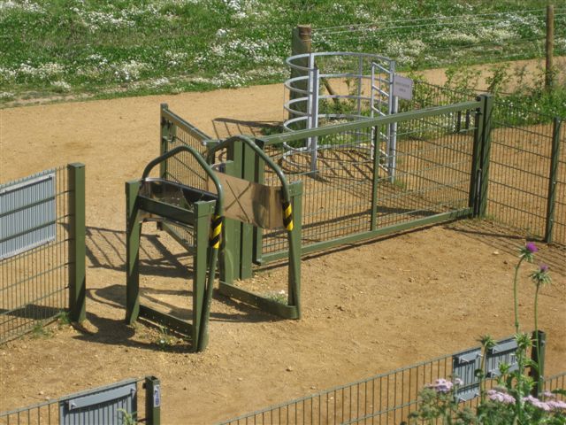 Cycle track fencing