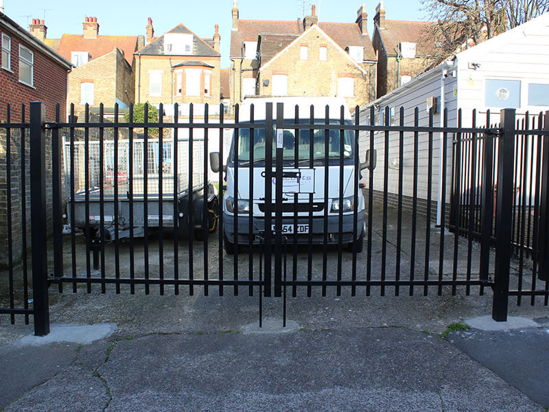 Double leaf metal gate