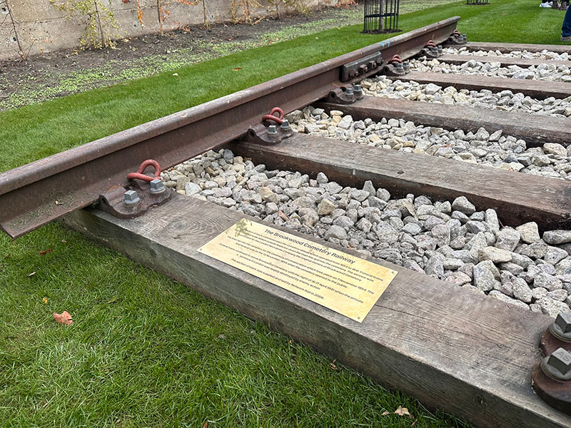 Railway reflective garden