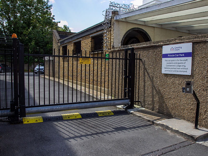 Sliding gate