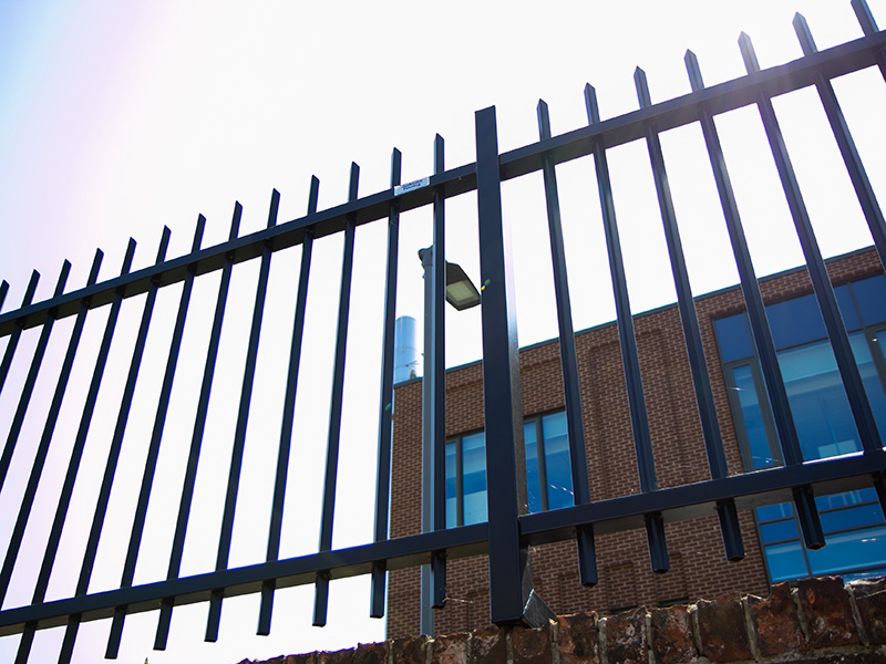 Wall top vertical bar railings
