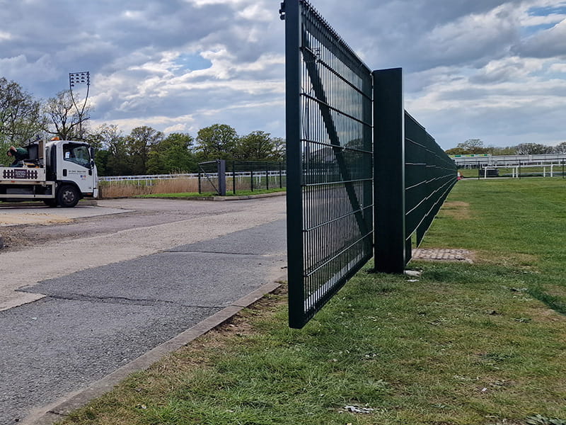 Double leaf mesh security gate