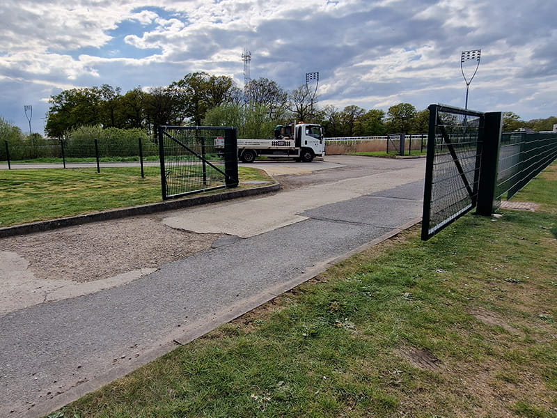 Green double leaf mesh gate