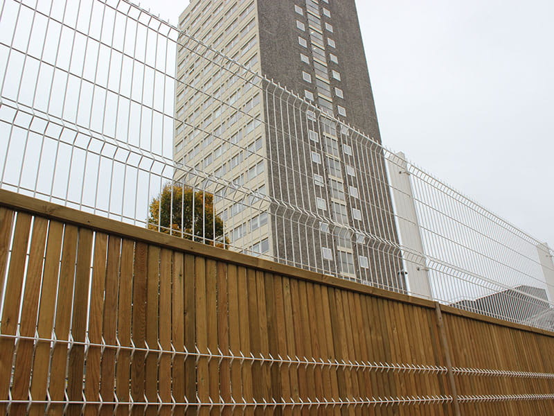 V mesh fencing