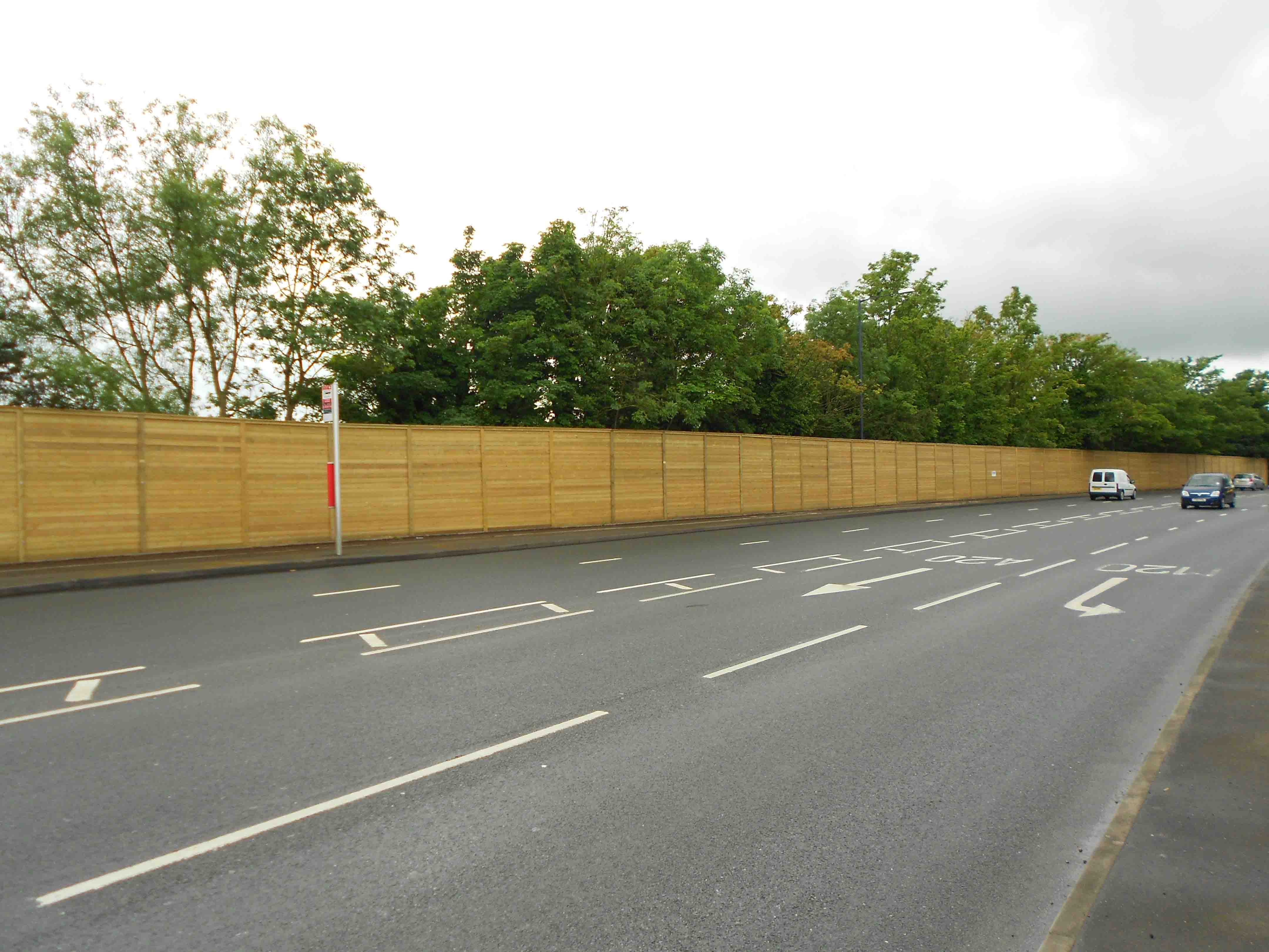 Acoustic fencing for roads