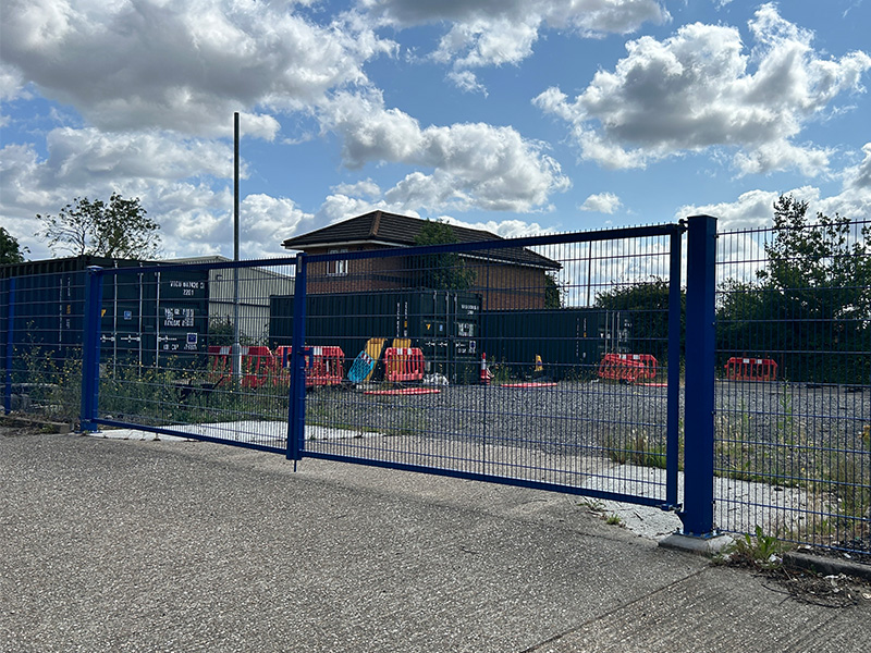 868 mesh gate