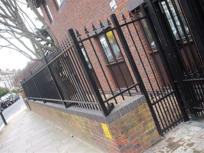 Ornamental fencing cranked on wall