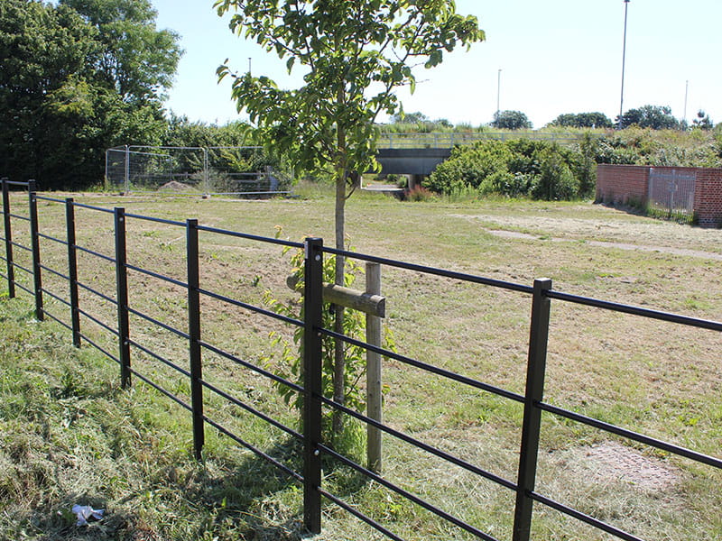 Metal estate fencing