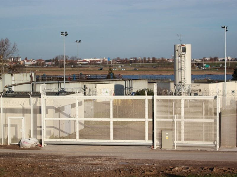 Eurotunnel sliding gate