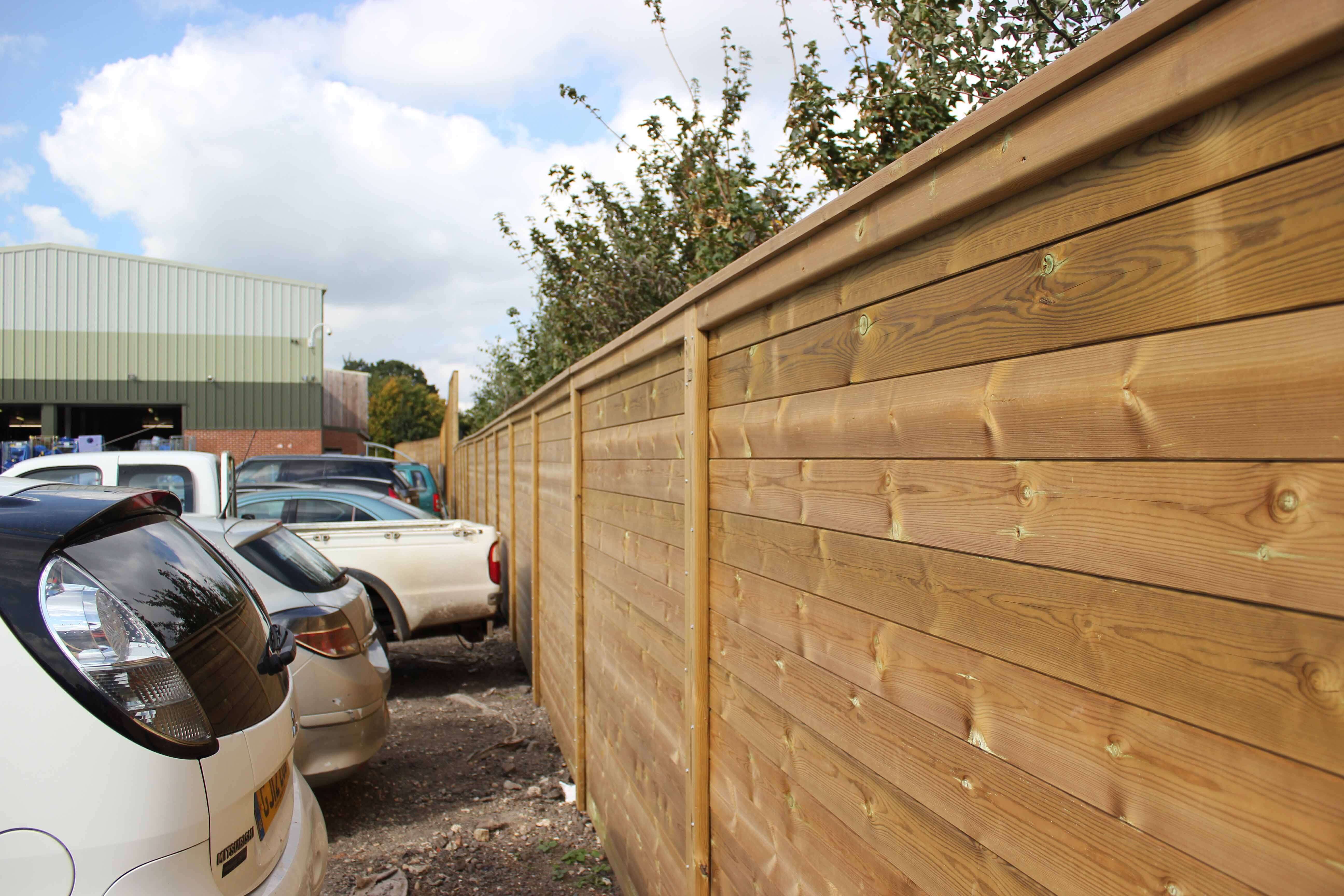 Jakoustic reflective barrier