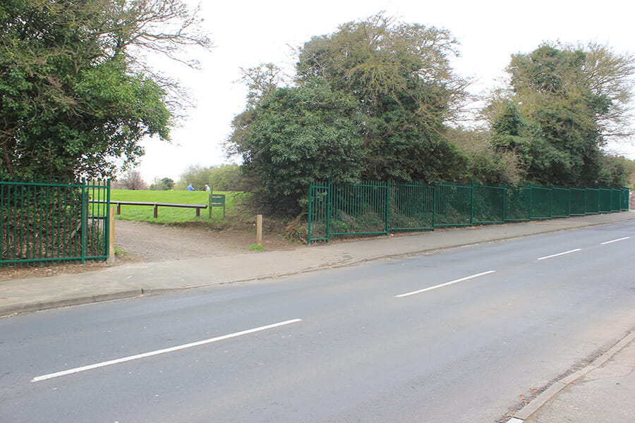 Golf club fencing
