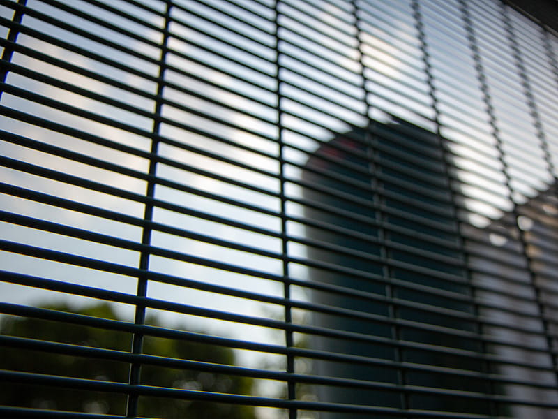 Mesh security fence