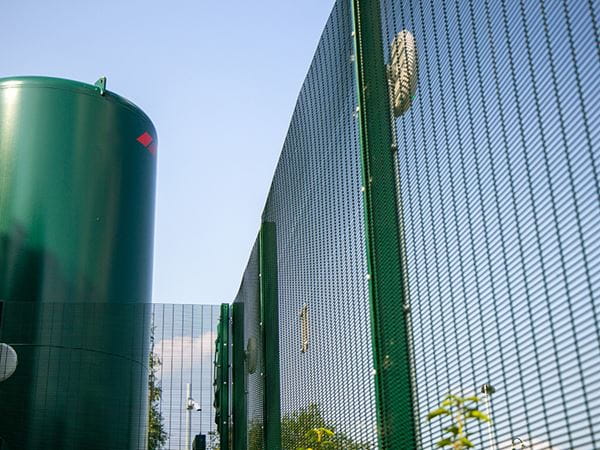 Oxygen tank security