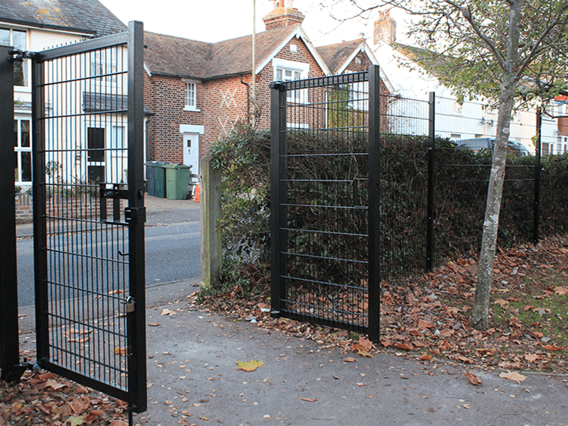 Euroguard Heavy Mesh Black Gates