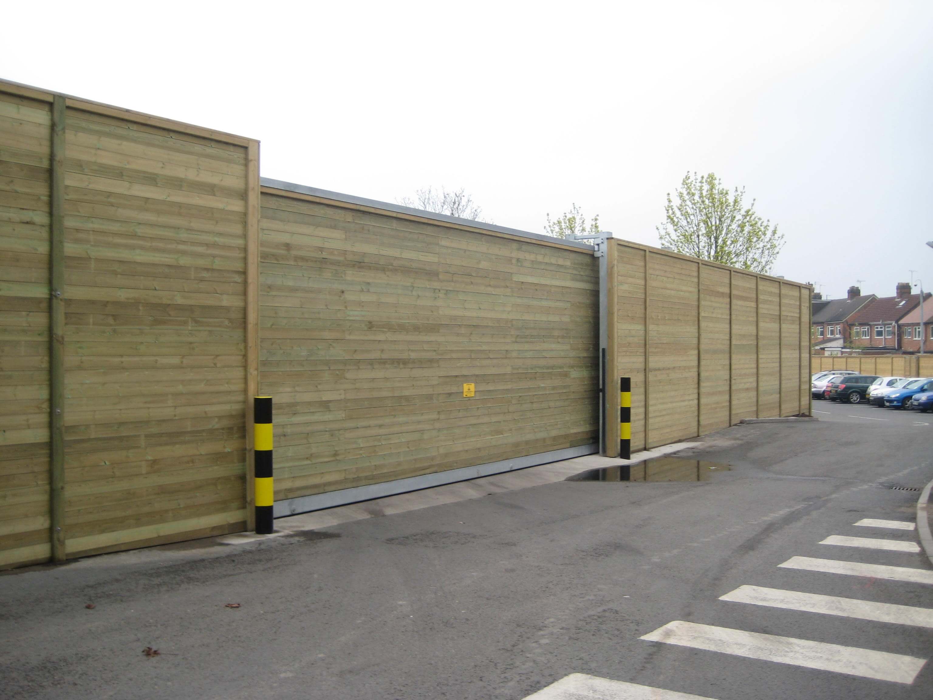 Supermarket fencing and gates