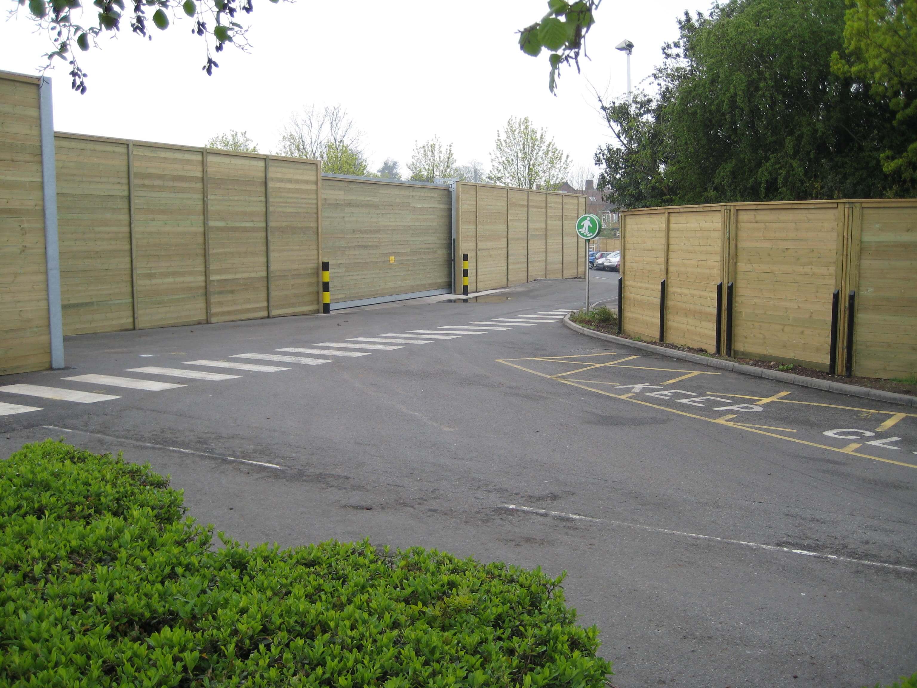 Supermarket fencing
