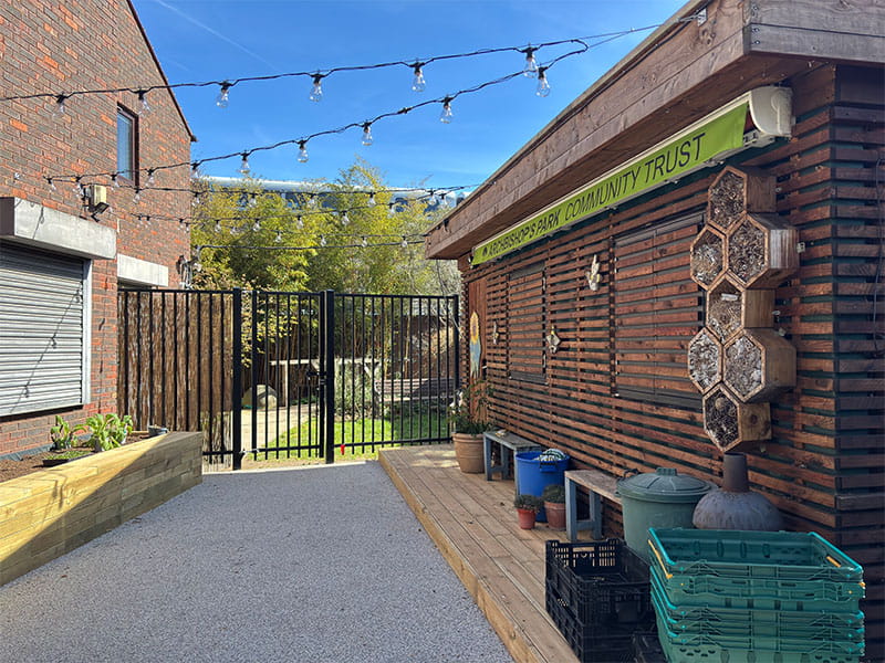 Black Metal Gates and Fencing