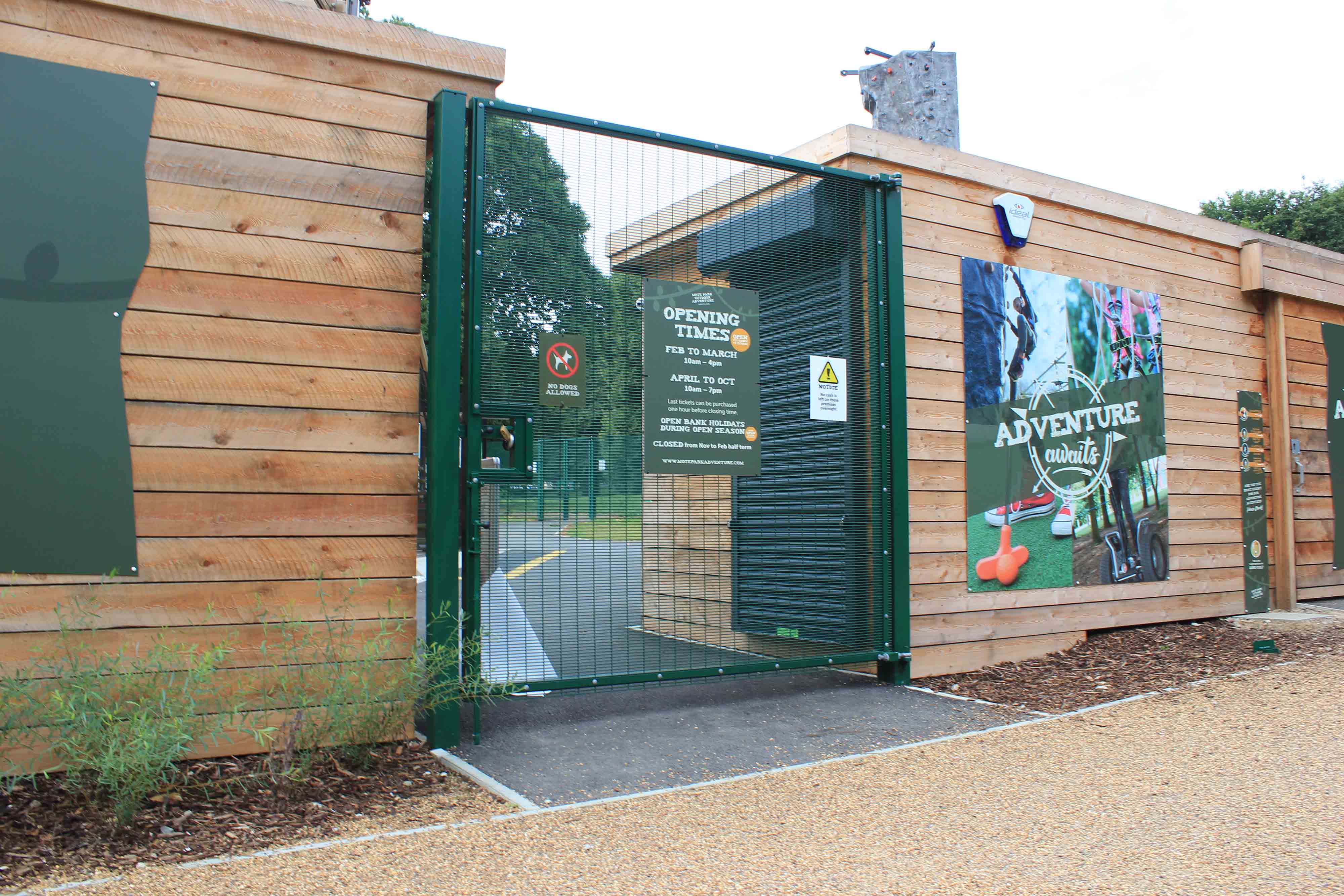 Large security gate 358 mesh