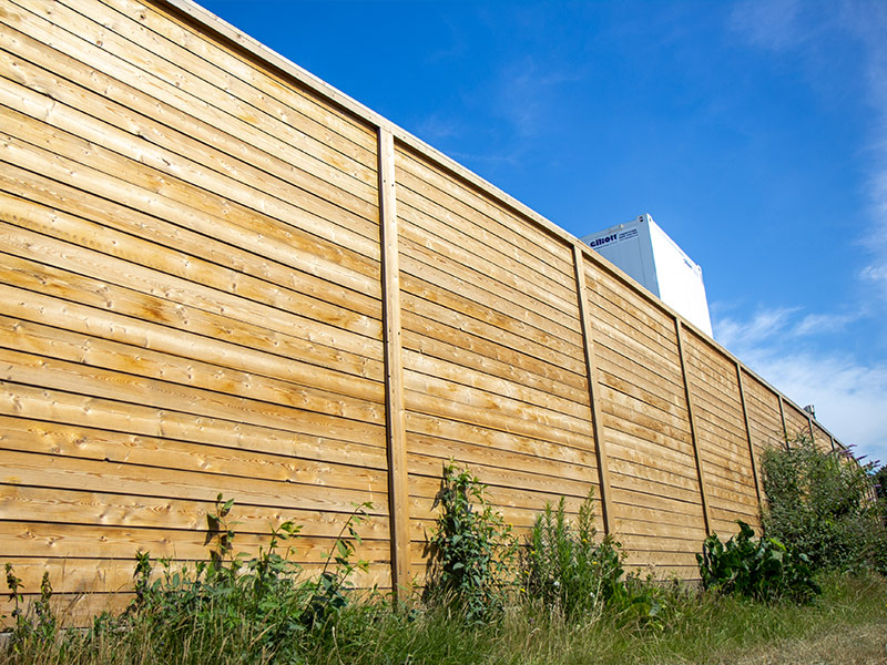Road noise reduction fence