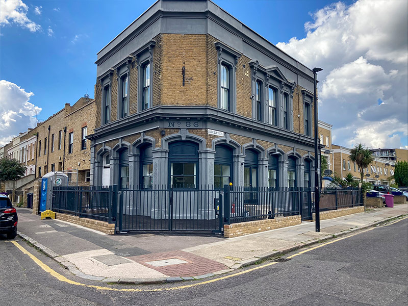 Vertical bar railings