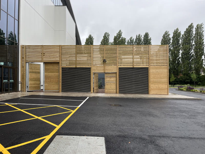Acoustic barrier with louvre