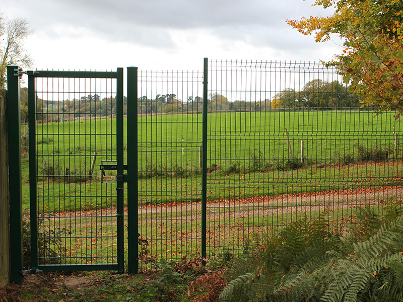 EuroGuard Regular V mesh gate