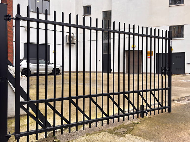 Barbican manual security gate