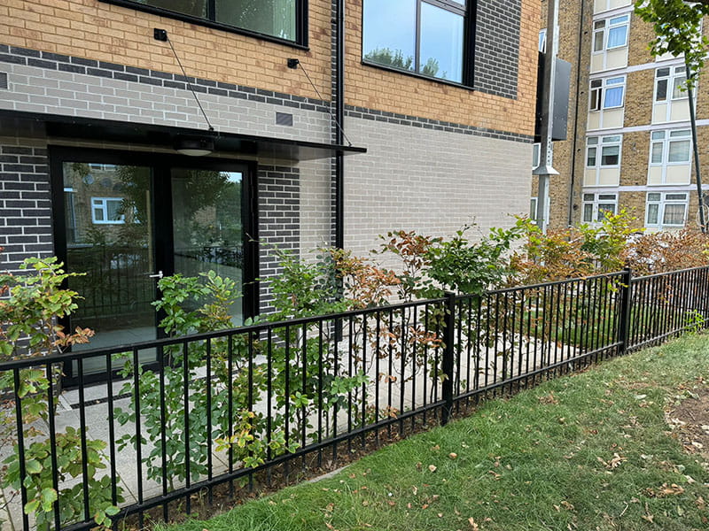 Low profile metal railings