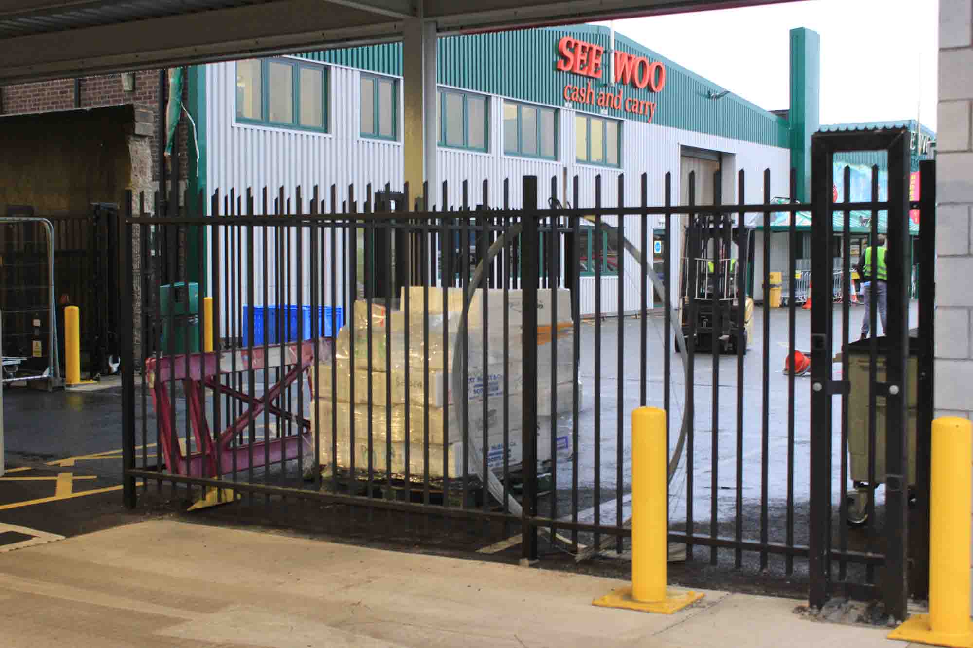 Vertical bar fencing