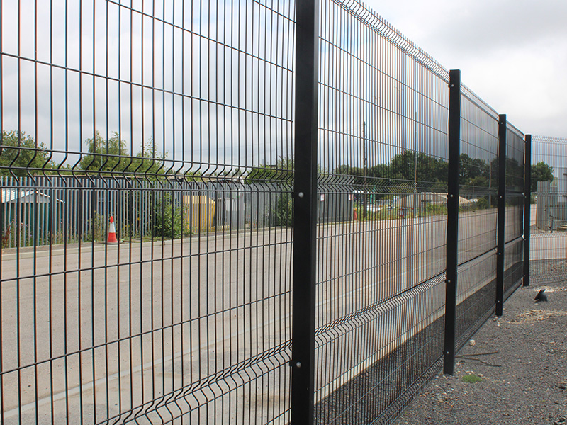 EuroGuard® Regular V mesh fencing system powder coated black