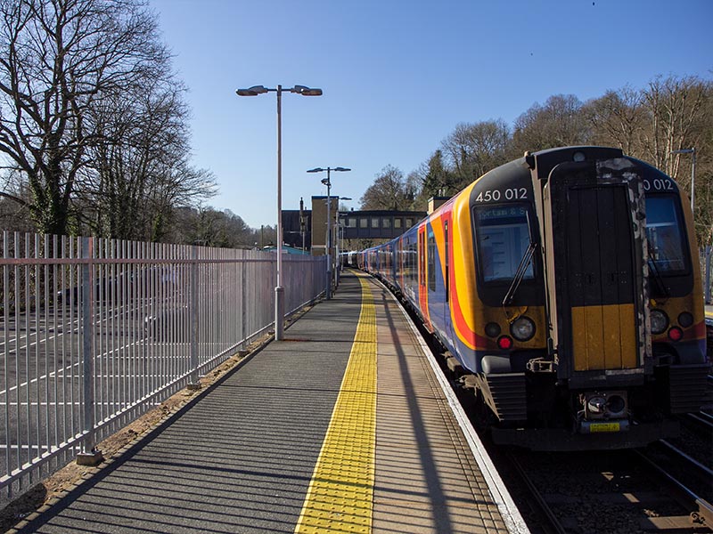 railway vertical bar fencing