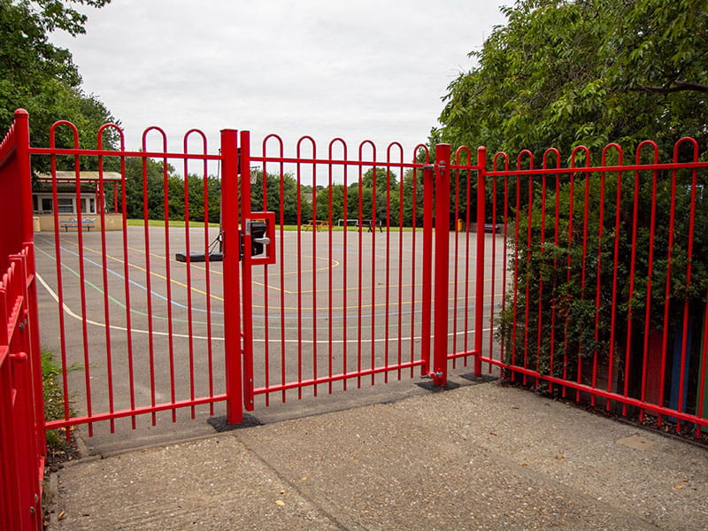 RAL 3020 fencing