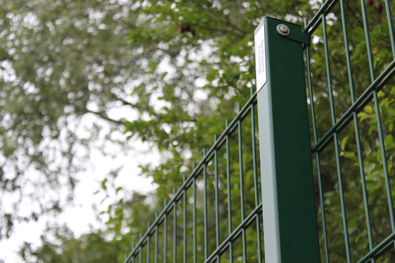 Mesh fencing clips