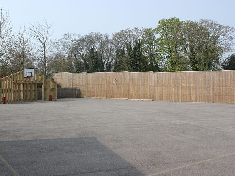 Privacy mesh fencing