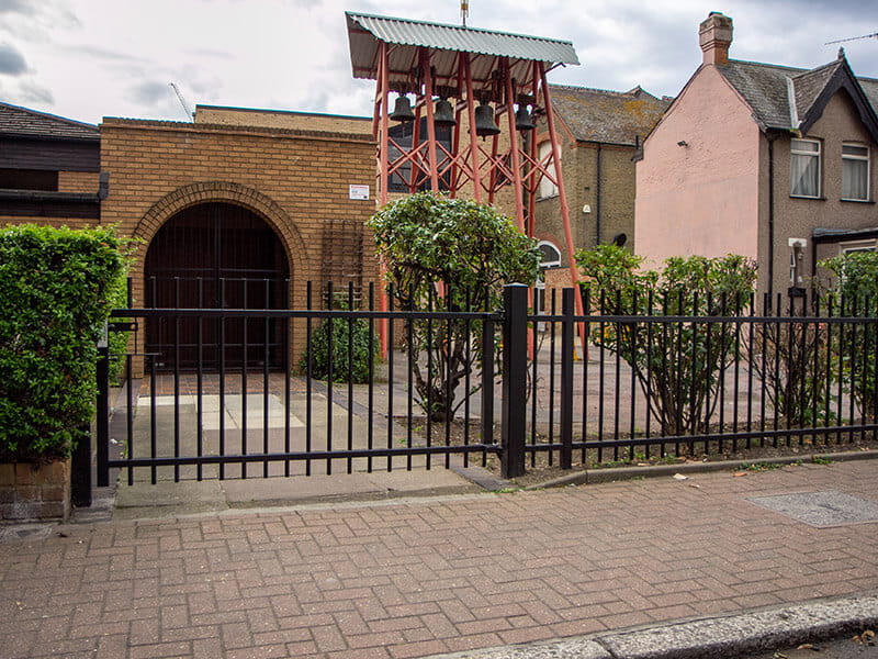 Metal gates