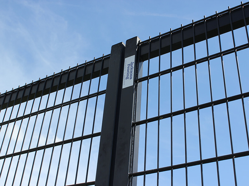 868 mesh gate
