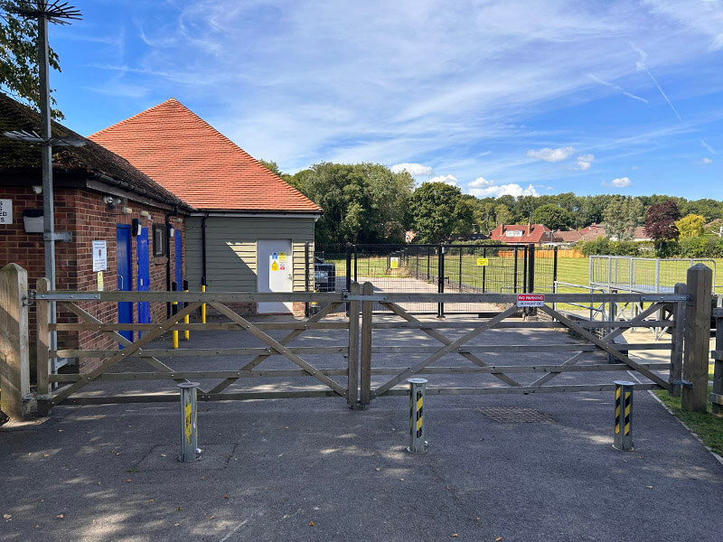 Timber field gate
