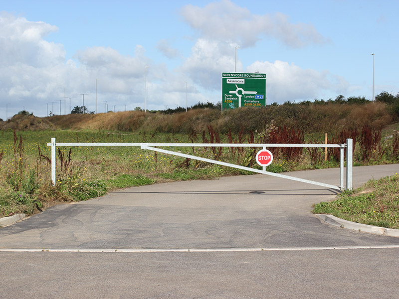 Manual swing barrier
