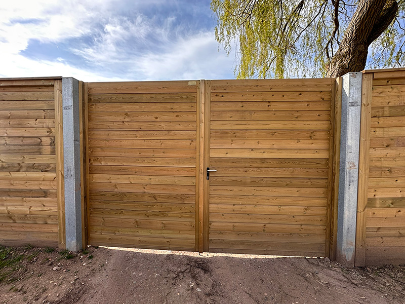 Double leaf acoustic gate